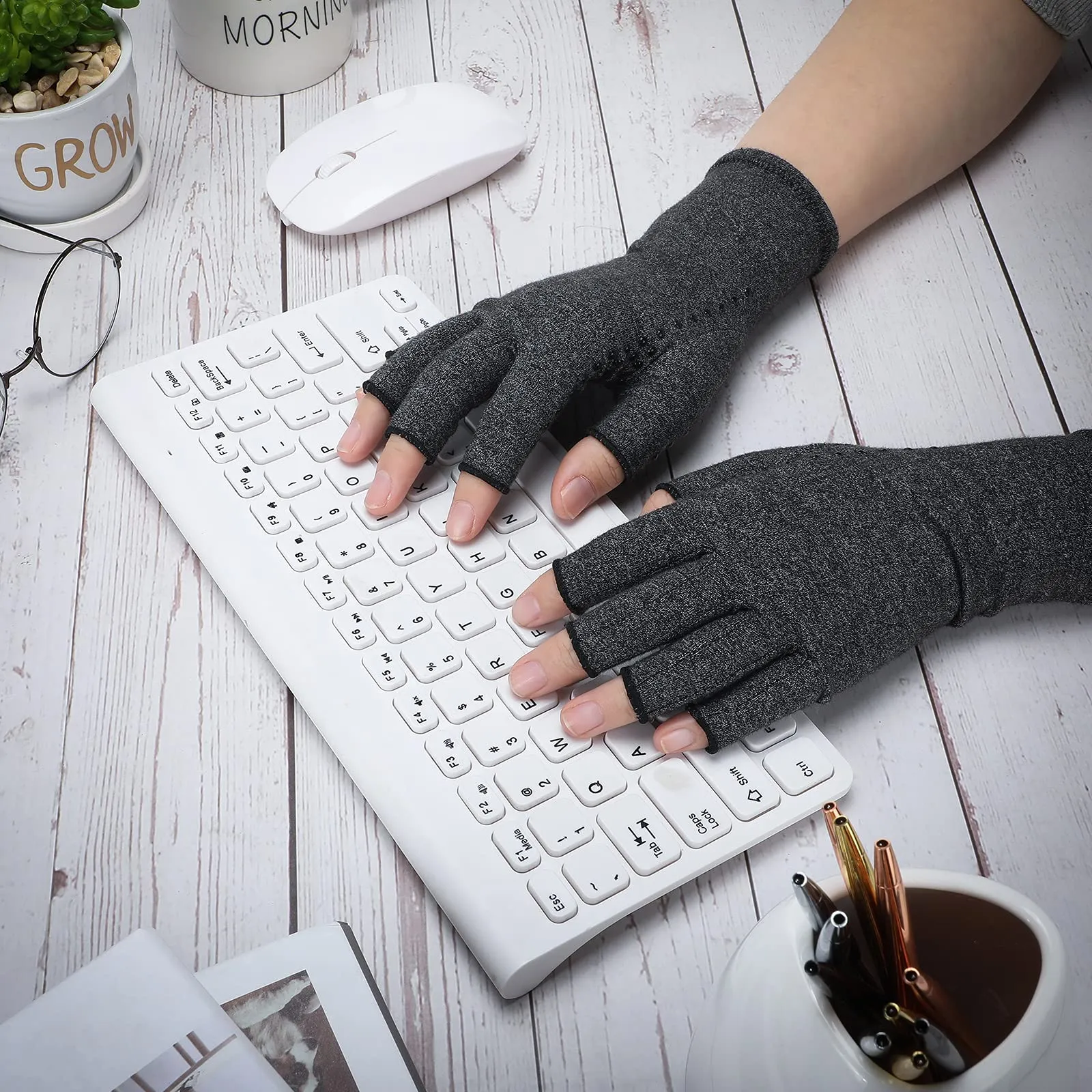 2 Pairs Arthritis Gloves Unisex Pressure Gloves Breathable Relieve Joint Pain Gloves Fingerless for Adult Man Woman Provide Support and Warmth, 2 Colors
