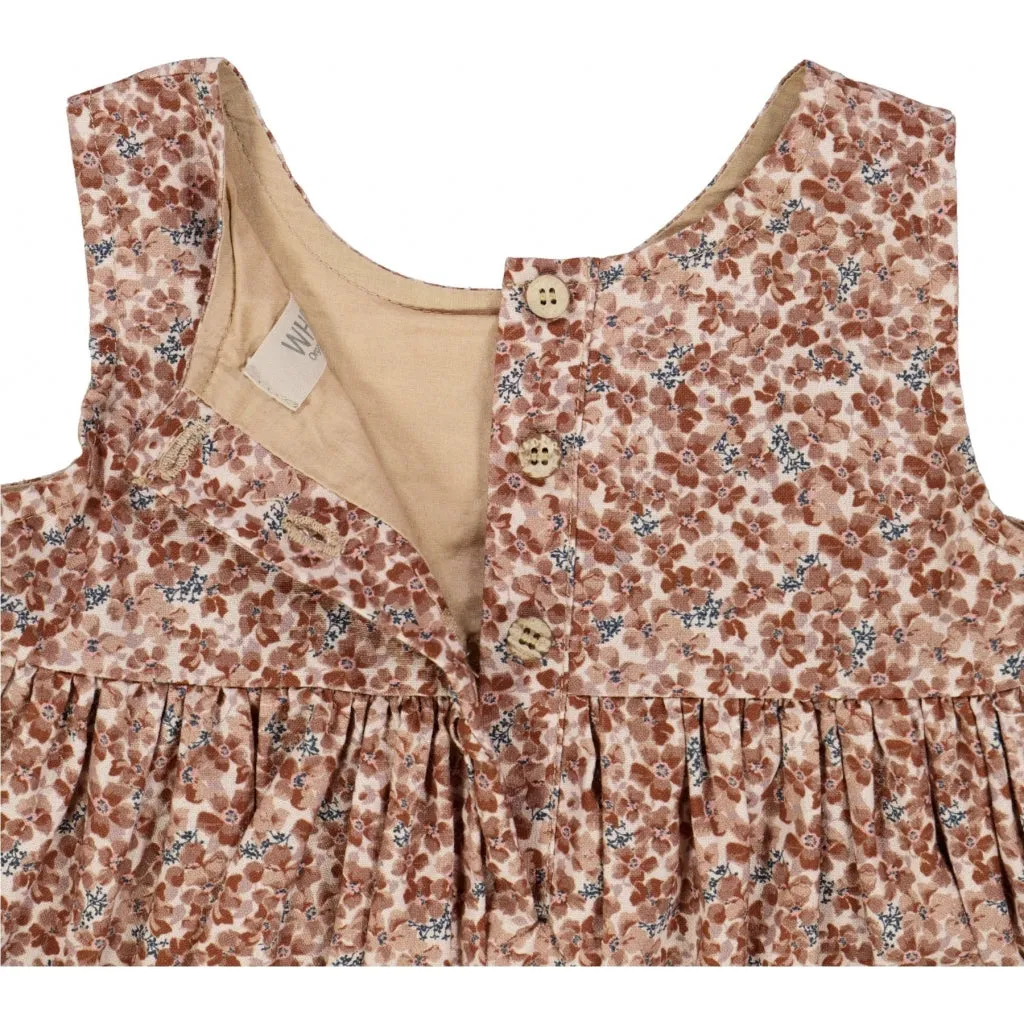 Pinafore Wrinkles - pale lilac flowers